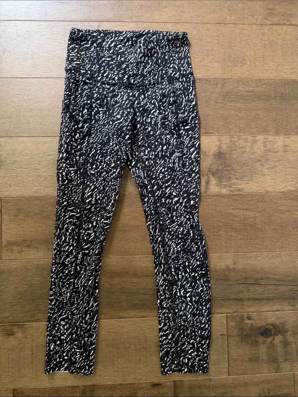 lululemon athletica Black and White Speckle Cropped Leggings 💋